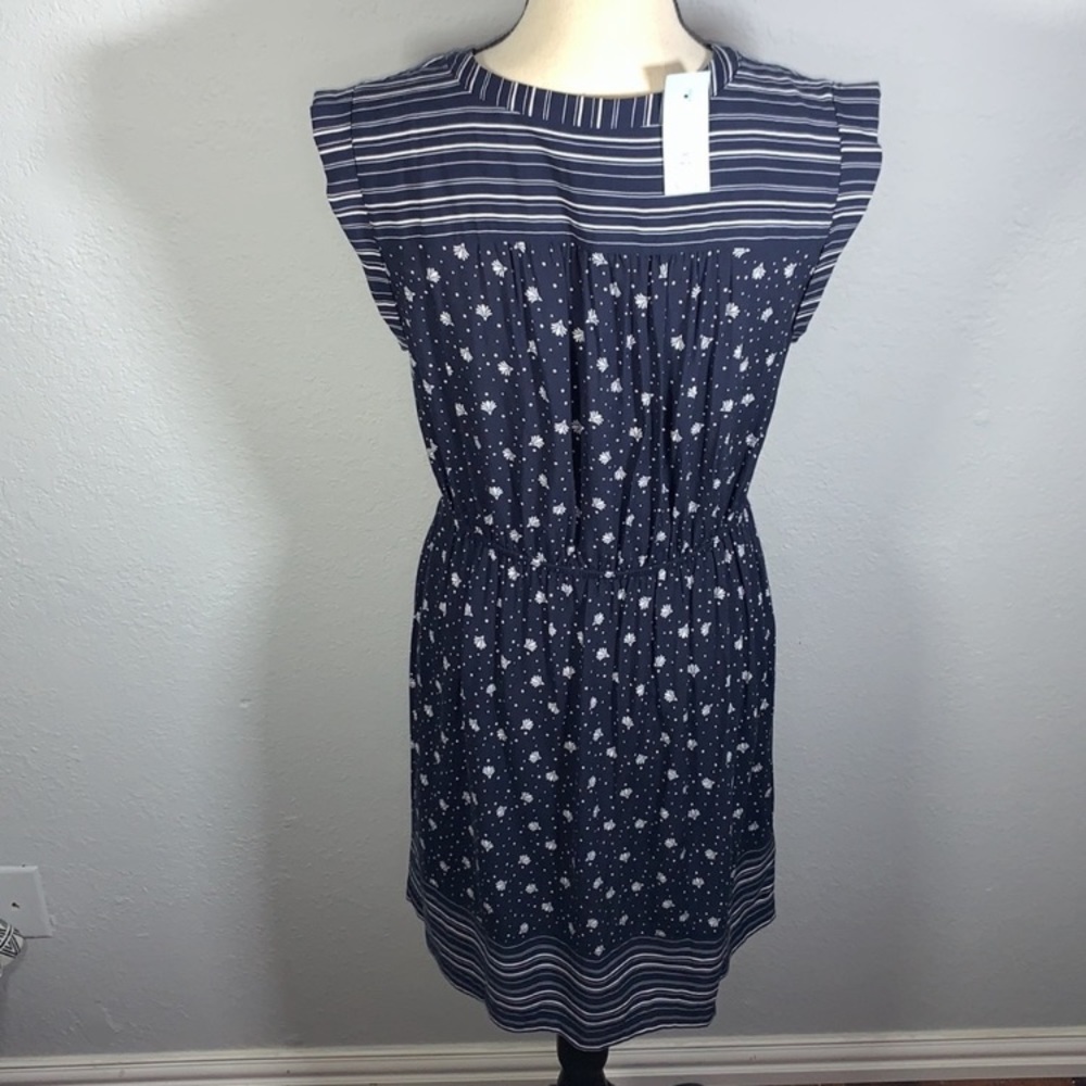 NWT Navy Floral Dress Size M PETITE - Picture 2 of 4